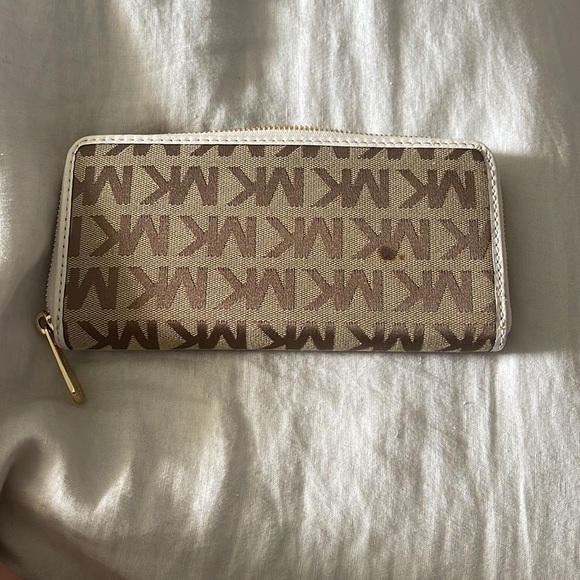 Michael Kors clutch wallet - Picture 2 of 3